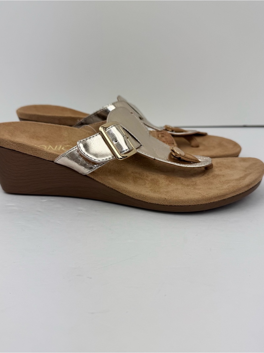 Vionic NWOT 380 Ginger Women's Wedge Sandals. Interchangeable design. Size 8.